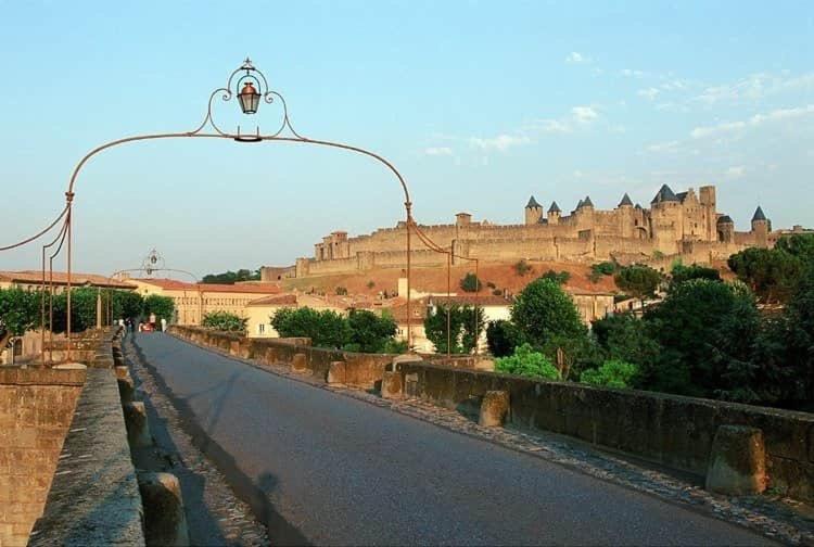Bel Appartement avec cour au cœur de la Bastide Carcassonne Extérieur photo