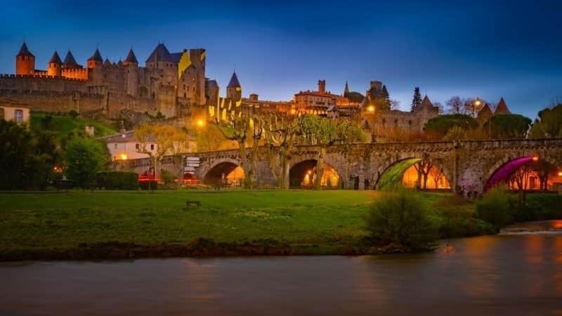 Bel Appartement avec cour au cœur de la Bastide Carcassonne Extérieur photo