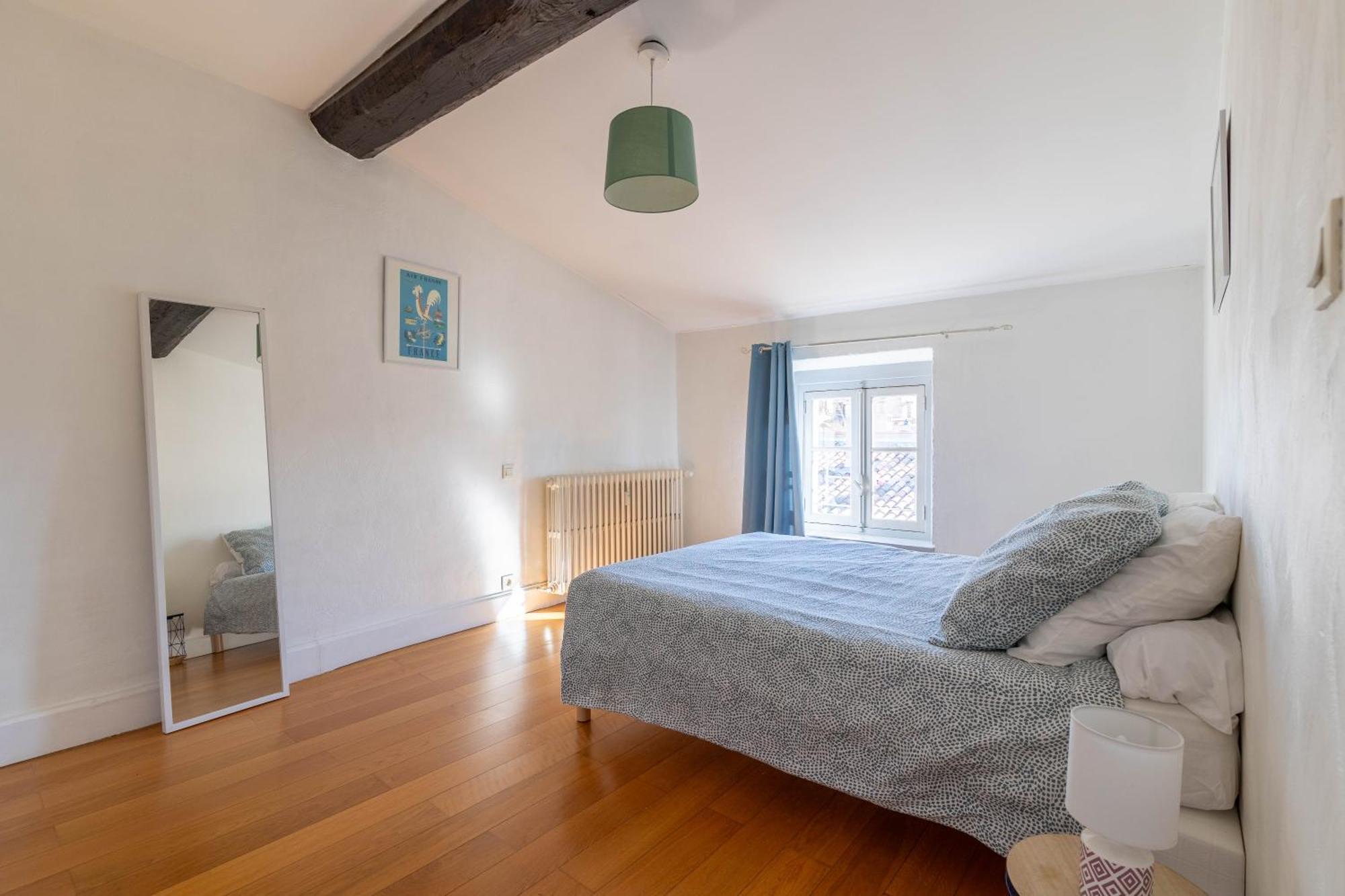 Bel Appartement avec cour au cœur de la Bastide Carcassonne Extérieur photo
