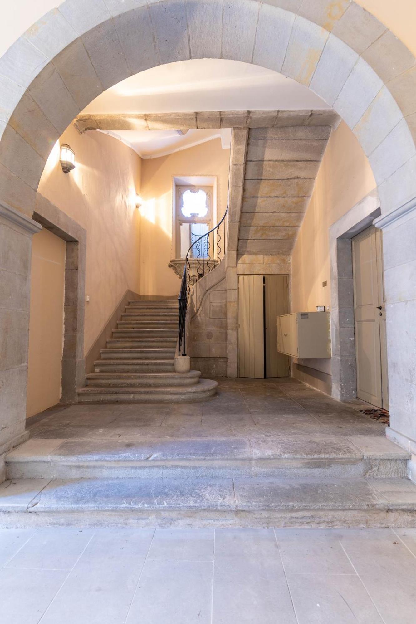 Bel Appartement avec cour au cœur de la Bastide Carcassonne Extérieur photo