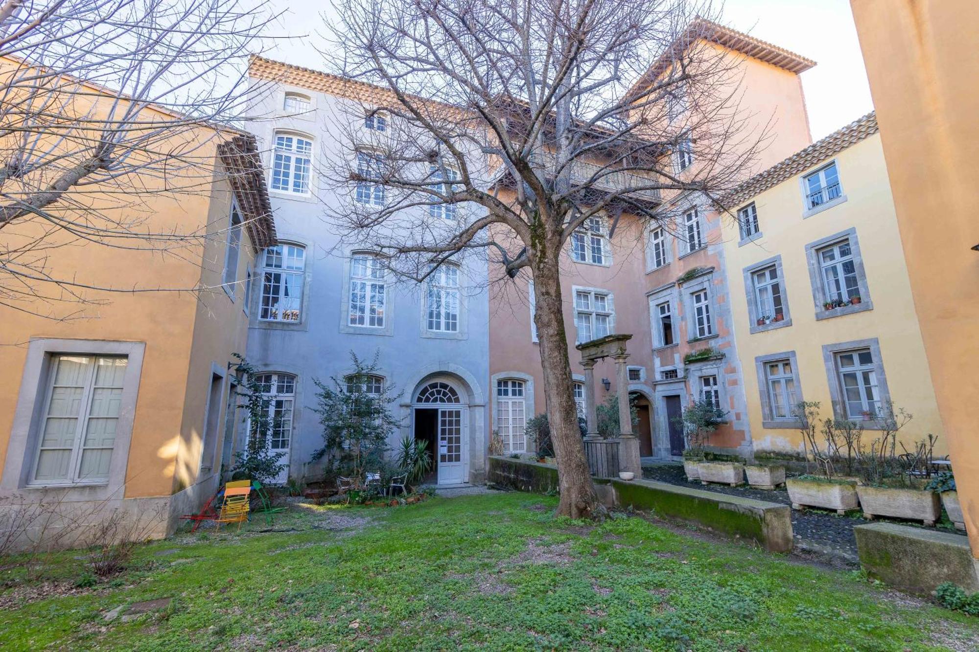 Bel Appartement avec cour au cœur de la Bastide Carcassonne Extérieur photo